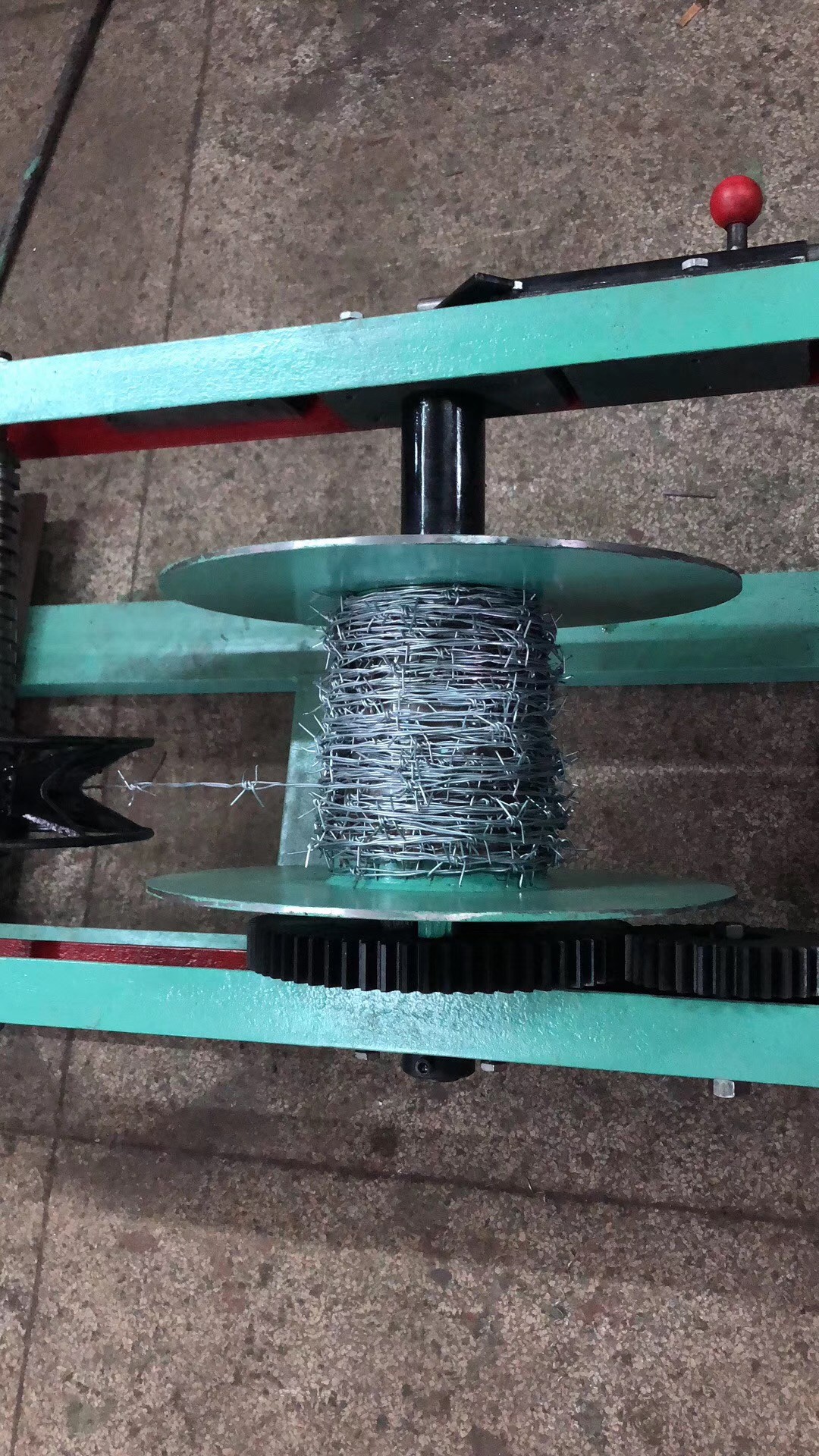 barbed wire machine